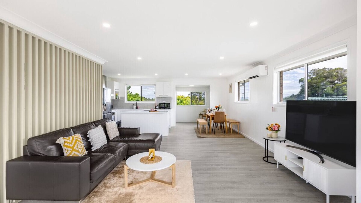 Robertson House | Convenient Comfort: 4BR near Malls and Transport!