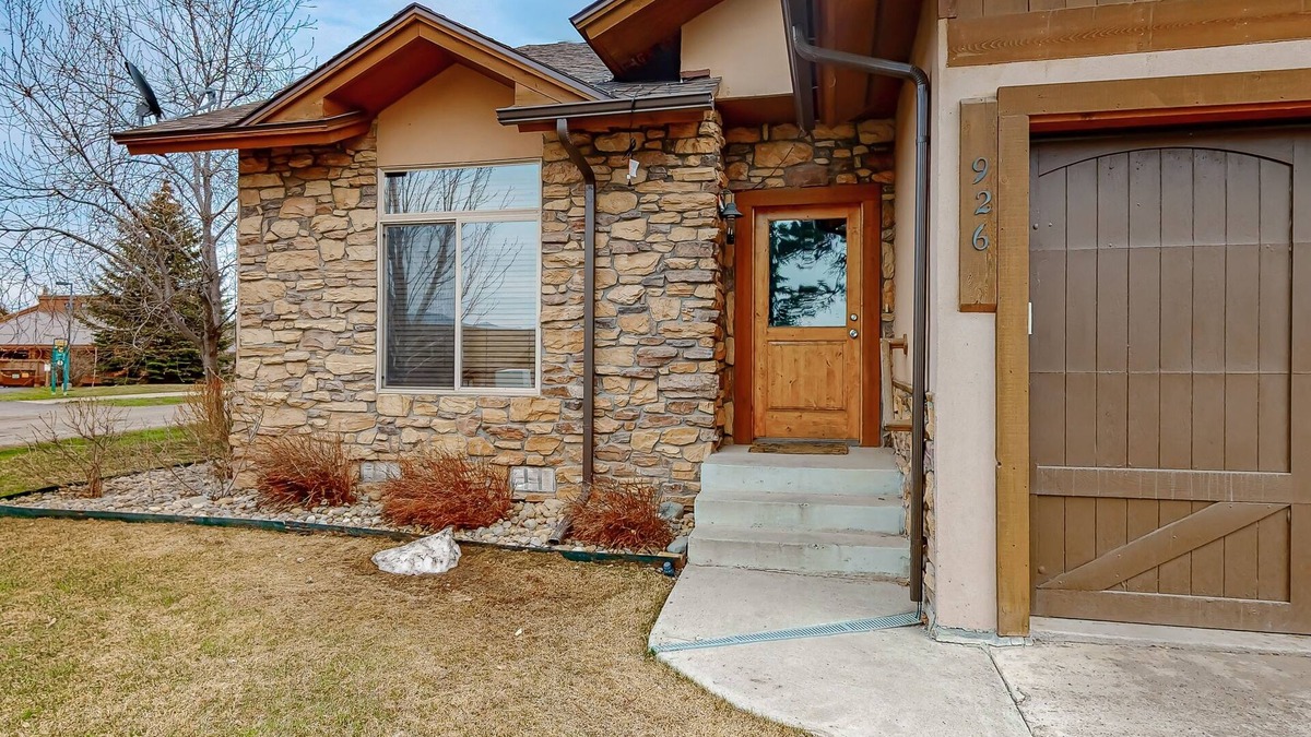 Pagosa Springs House | Convenient condo with fireplace & WiFi - walk to rec center pool, tennis & town