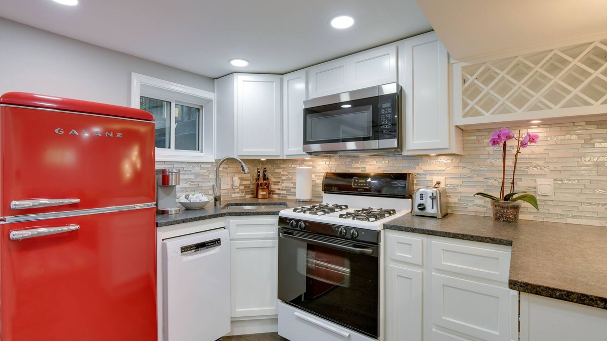 Washington Apartment | Convenient DC Studio Near Metro Stop!
