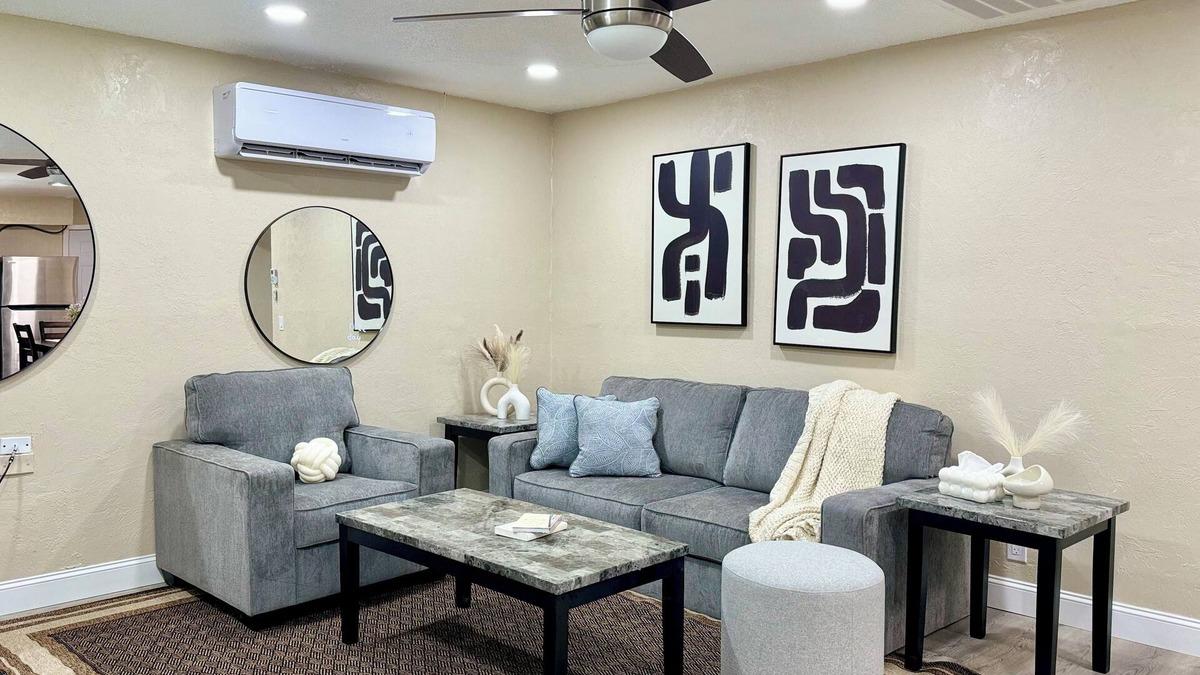 Hanford Apartment | Convenient Downtown Spot with In-Unit Laundry