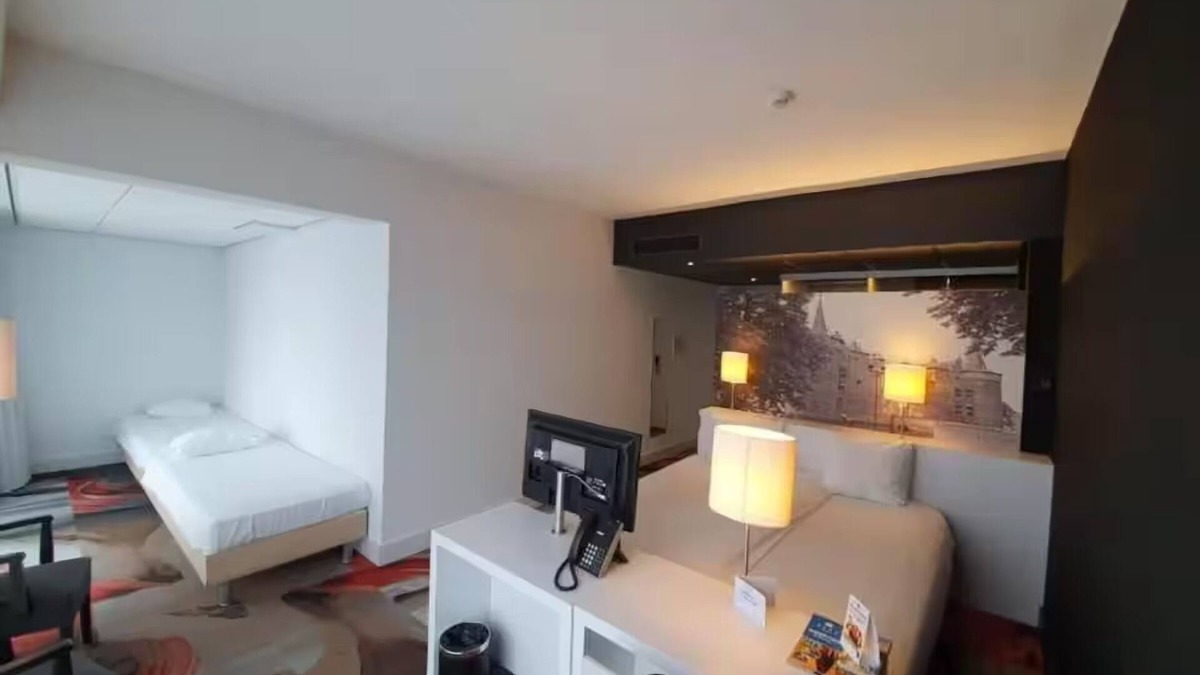 Municipality of Helmond Hotel | Convenient Helmond Stay with Playground, Restaurant, and Quiet Setting