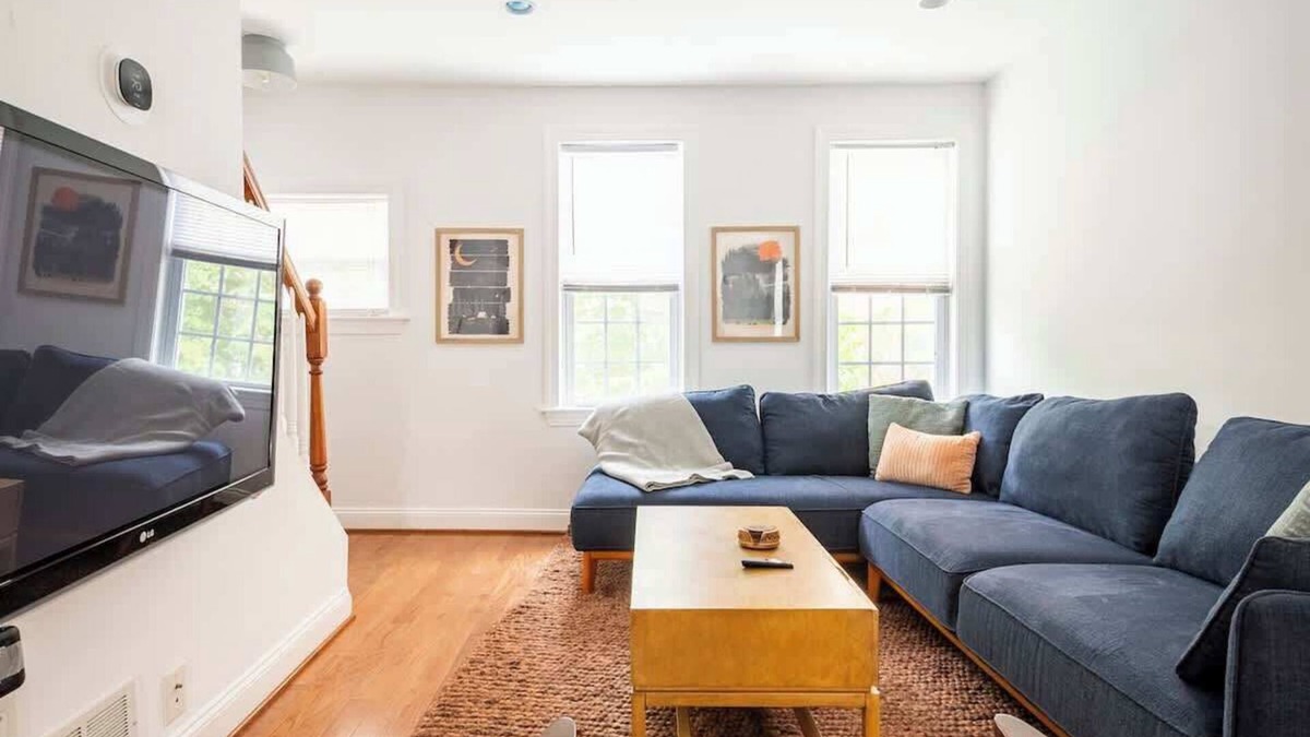 Wilmington House | Convenient home in Little Italy w/off street PK