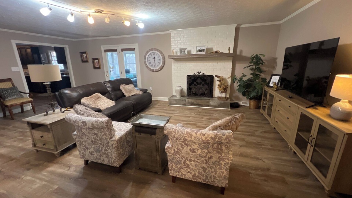 Greer House | Convenient Location-Private watch the sun come up over a beautiful pasture