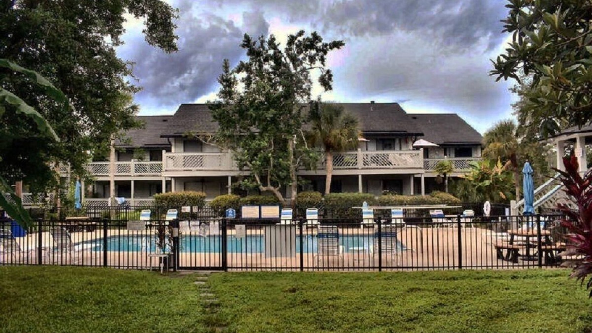 Saint Simons Heights Condo | Convenient location with tasteful decorated condo with many amenities