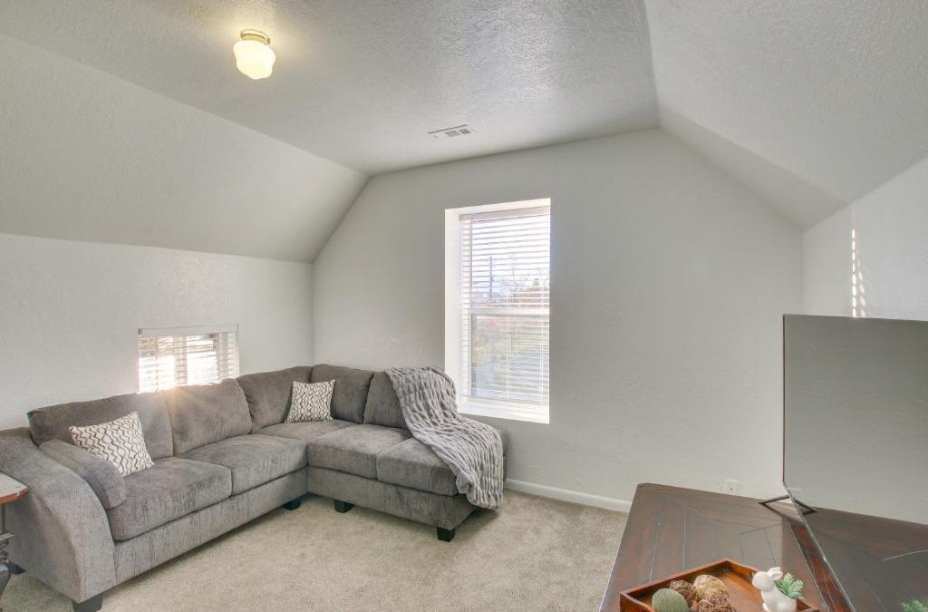 Logan Apartment | Convenient Logan Apartment - 1 Block to Town!