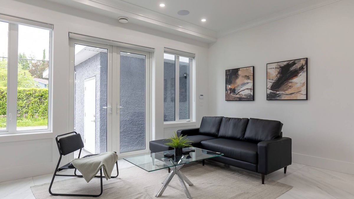 Richmond House | Convenient & Luxurious Brand New Home Near Airport (Long-term Bookings)