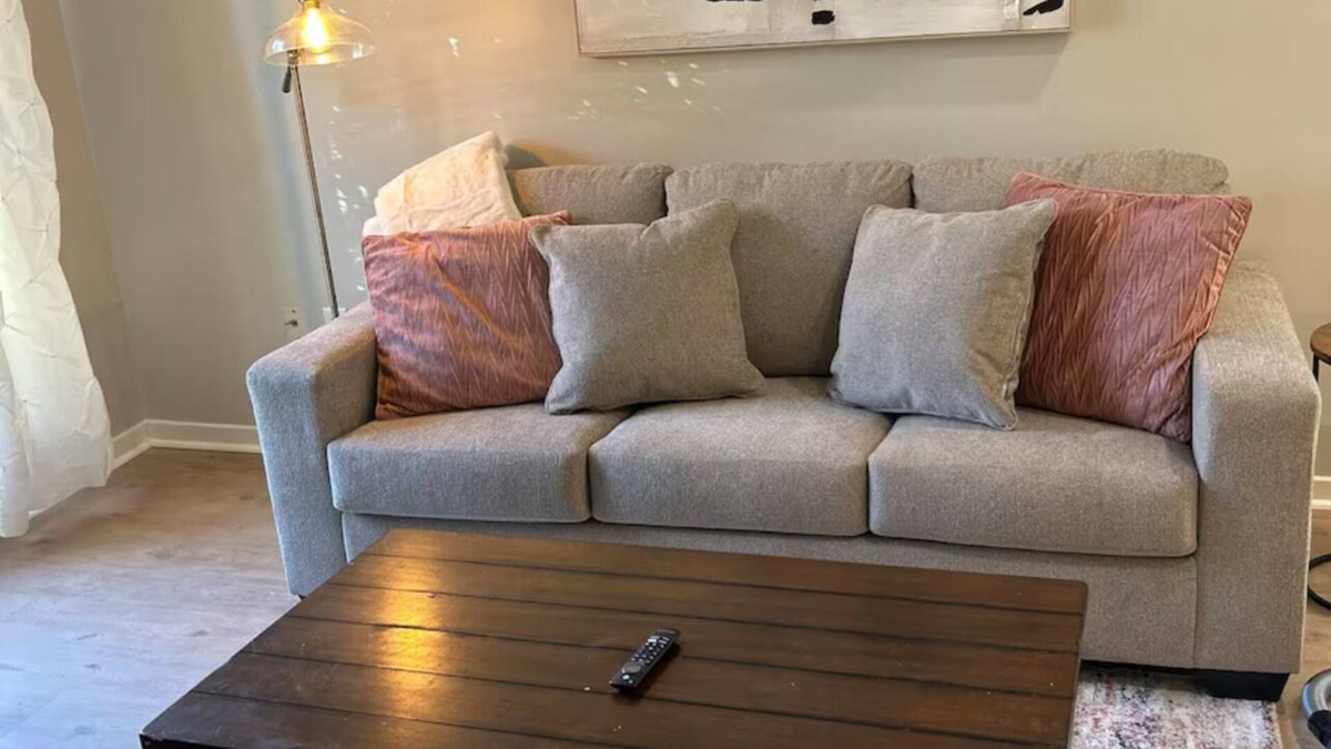 Ridgeland House | Convenient & Renovated 2BD/2BA house near Reservoir, Fenced Backyard, King Bed