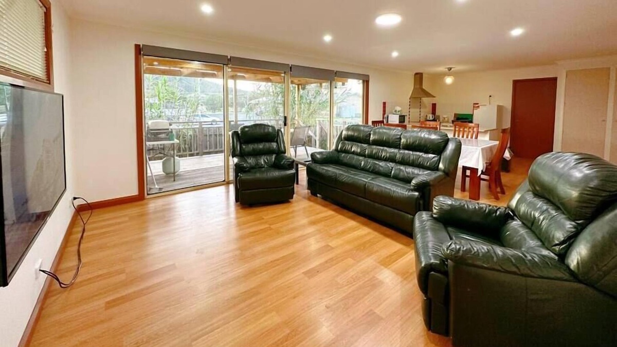 Lauderdale House | Convenient Retreat just 10 Minutes from Airport