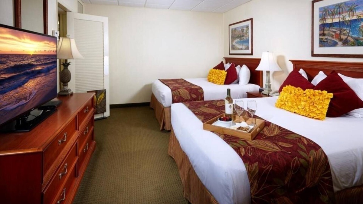Moorings Hotel | Convenient Room for Families Near Parks and Mini Golf
