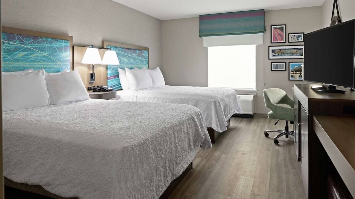 Cranberry Township Hotel | Convenient Stay! Indoor Pool, Free Breakfast and Parking! Close to North Park!