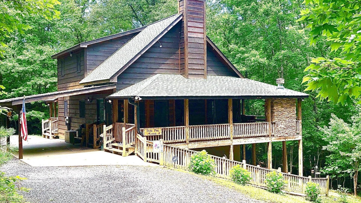 McCaysville Cabin | Convenient sanctuary, all paved roads, only 15 minutes to Downtown Blue Ridge.