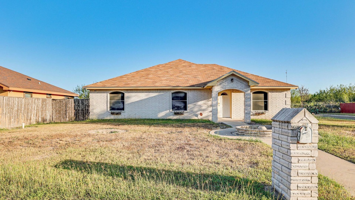 Edinburg House | Convenient, Spacious & Peaceful: Home in Edinburg!