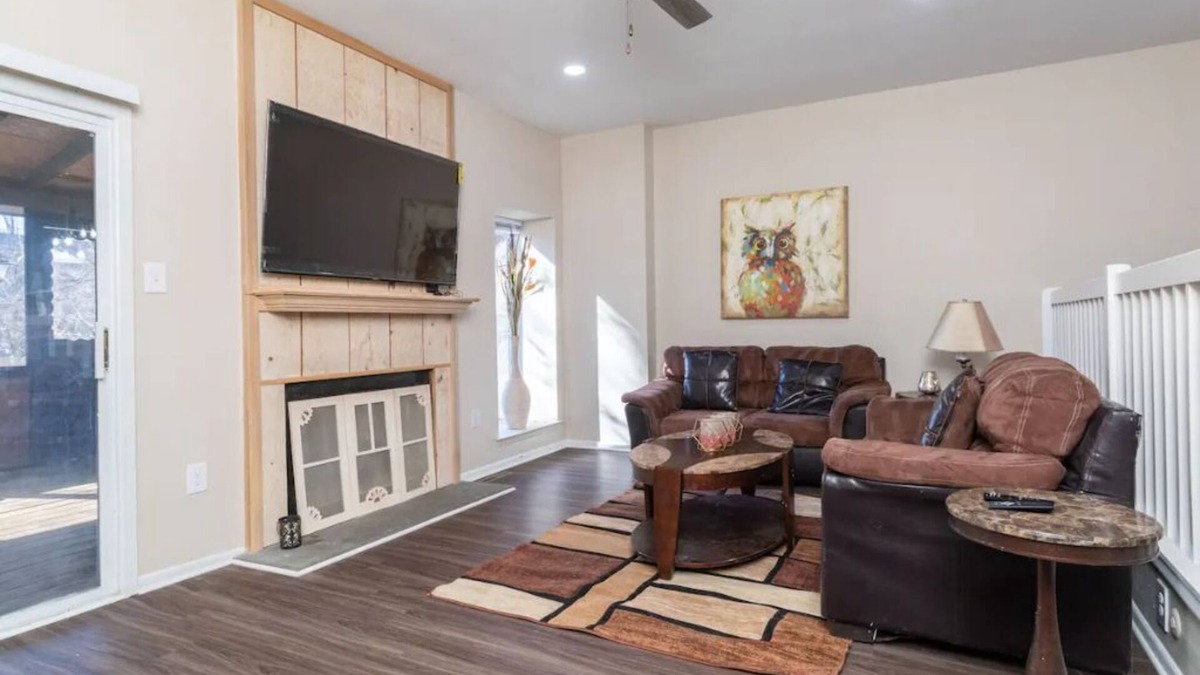 New Castle House | Convenient, spacious 3BR 2.5BA WITH PARKING