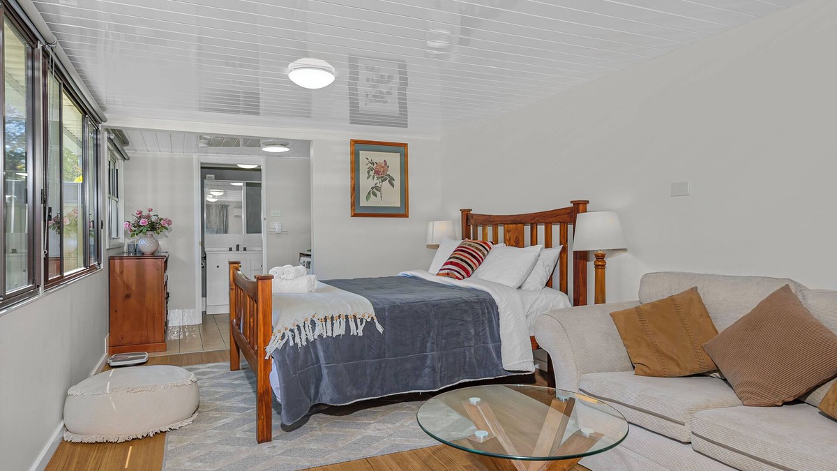 West Gosford Apartment | Convenient spot Gosford/near M1HW,CBD,Hospital,Stadium,water view,fishing,pet