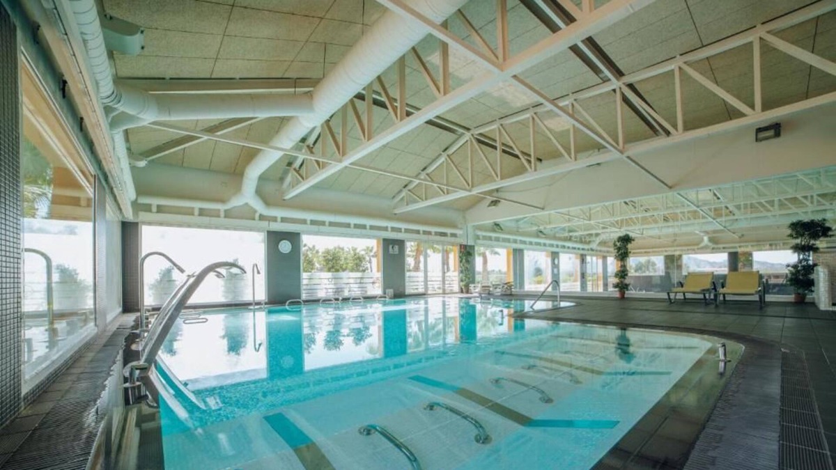 Chiva House | Convenient Stay! 3 Cabins with Kitchens & Terraces! Indoor & Outdoor Pools, Spa!