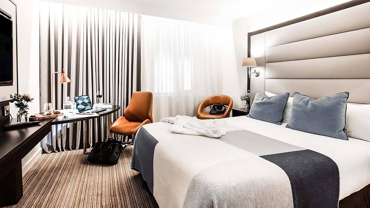 City Centre Dublin Hotel | Convenient Stay in Dublin Downtown! Stylish Hotel Close to Irish Whiskey Museum