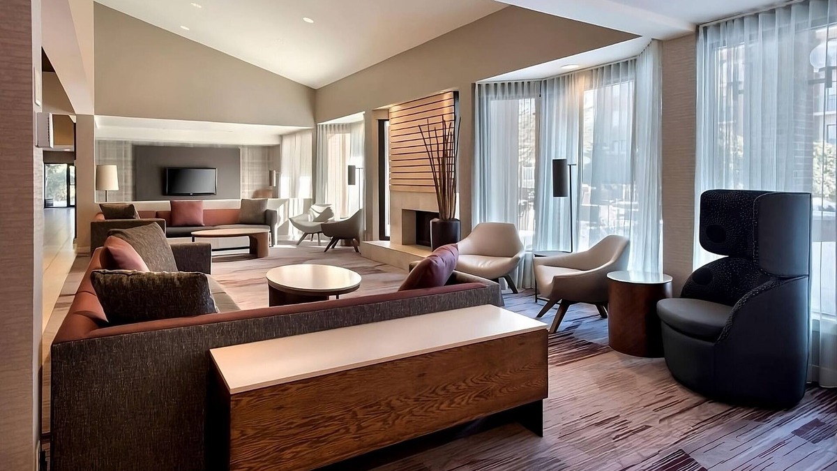 Milford Hotel | Convenient Stay In Milford, With Pool, Pets Are Welcome, Close to Kiwanis Beach!