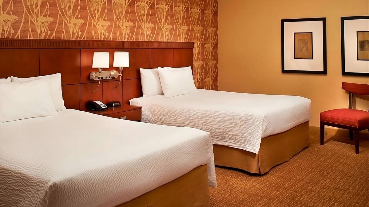 Auburn Hills Hotel | Convenient Stay in Detroit Auburn Hills! 2 Enjoyable Units, Pets Allowed, Pool!