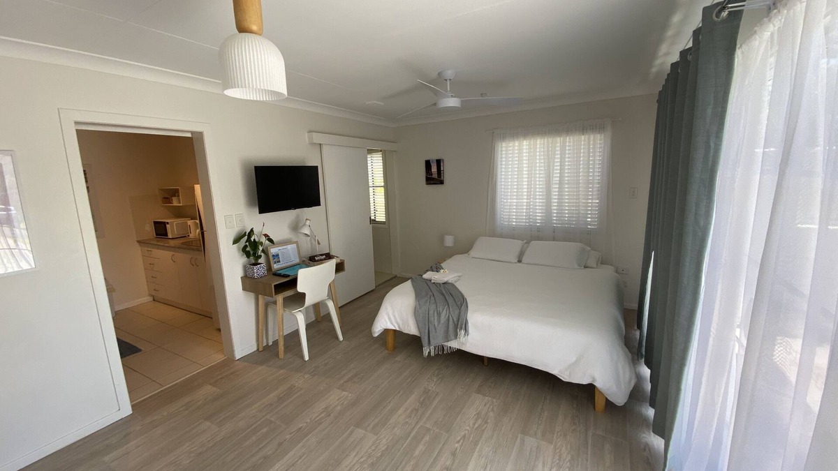 Coffs Harbour Apartment | Convenient studio; minutes to beaches, shops, sport grounds; off street parking