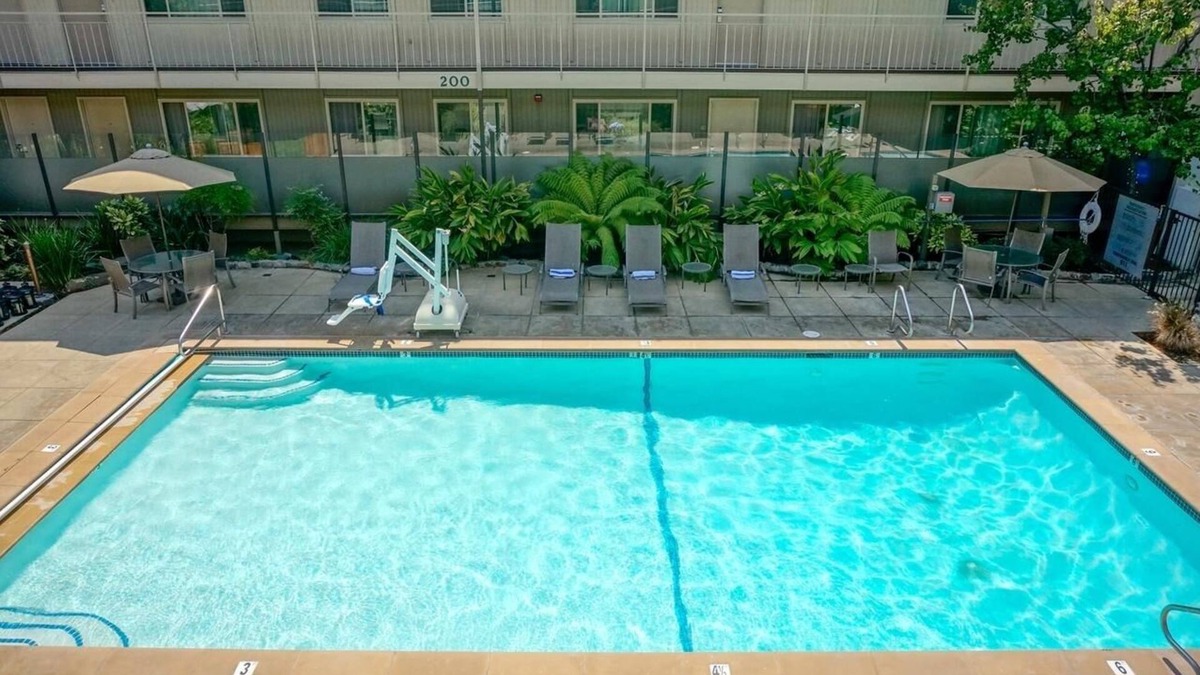 Corte Madera Hotel | Convenient Suite | Near Trails & Dining | Outdoor Pool | Parking | BBQ Area
