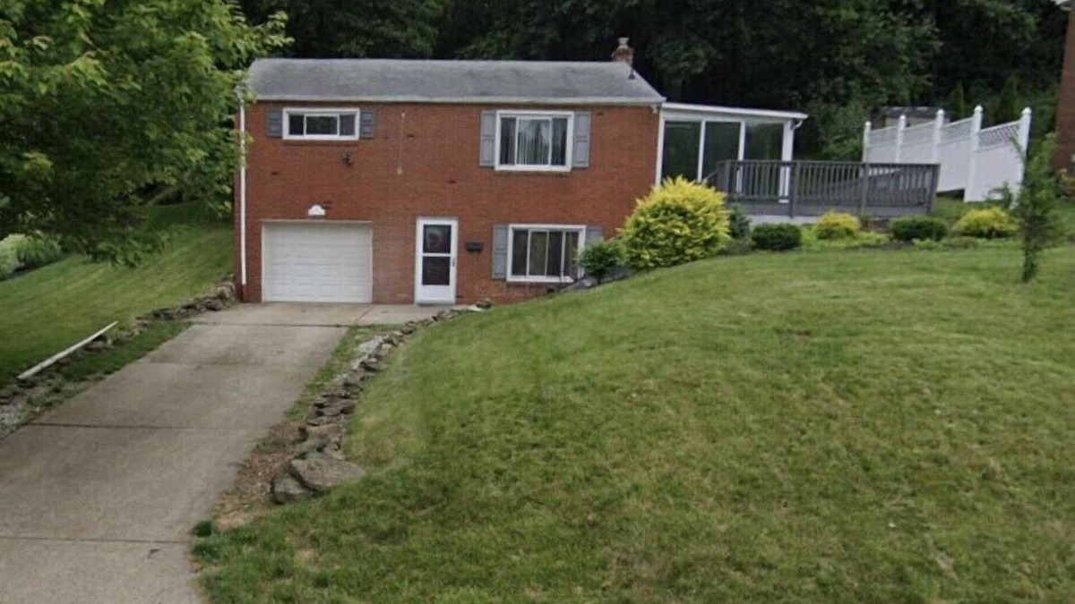 Green Tree House | Convenient to DT, Airport, Stadiums-Free Parking!