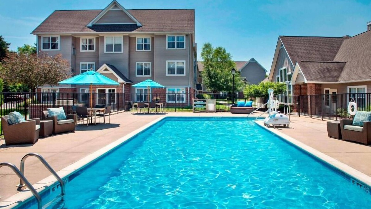 Bethlehem Resort | Convenient Tourist Location! Free Breakfast, Kitchen, Seasonal Outdoor Pool!