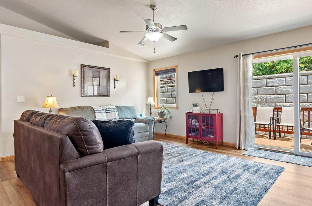 Rapid Valley House | Convenient Townhouse - Near Airport
