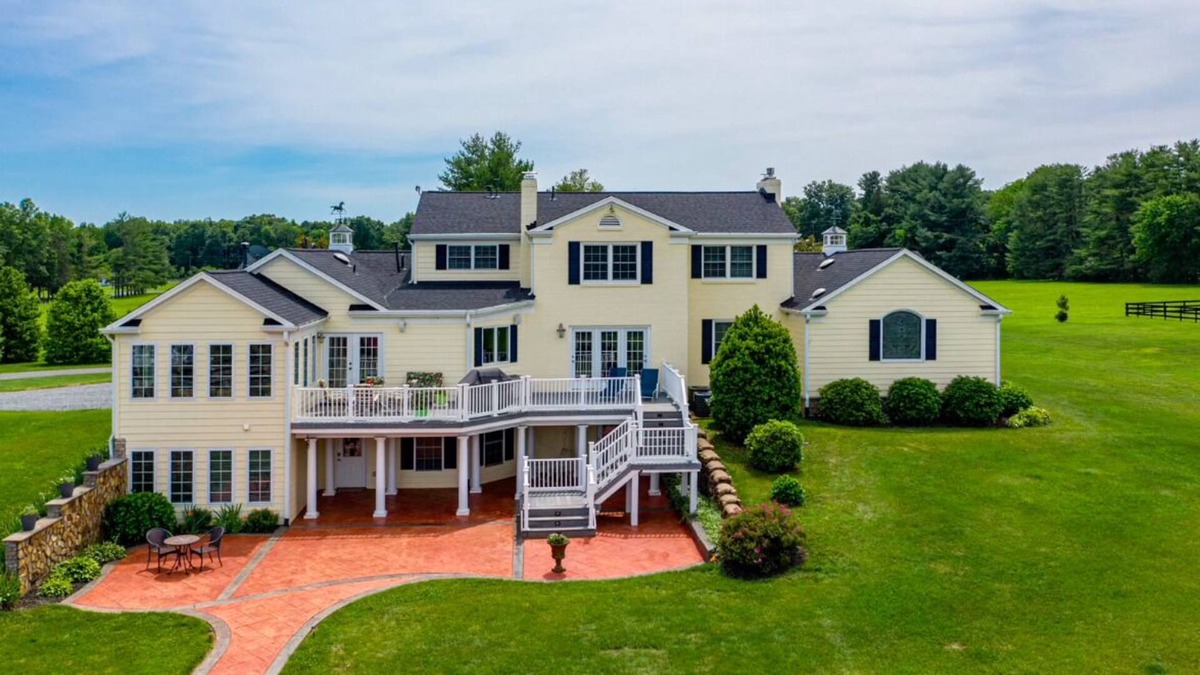 Broad Run Apartment | Convenient Upscale Apartment on Horse Farm! Minutes to everything!