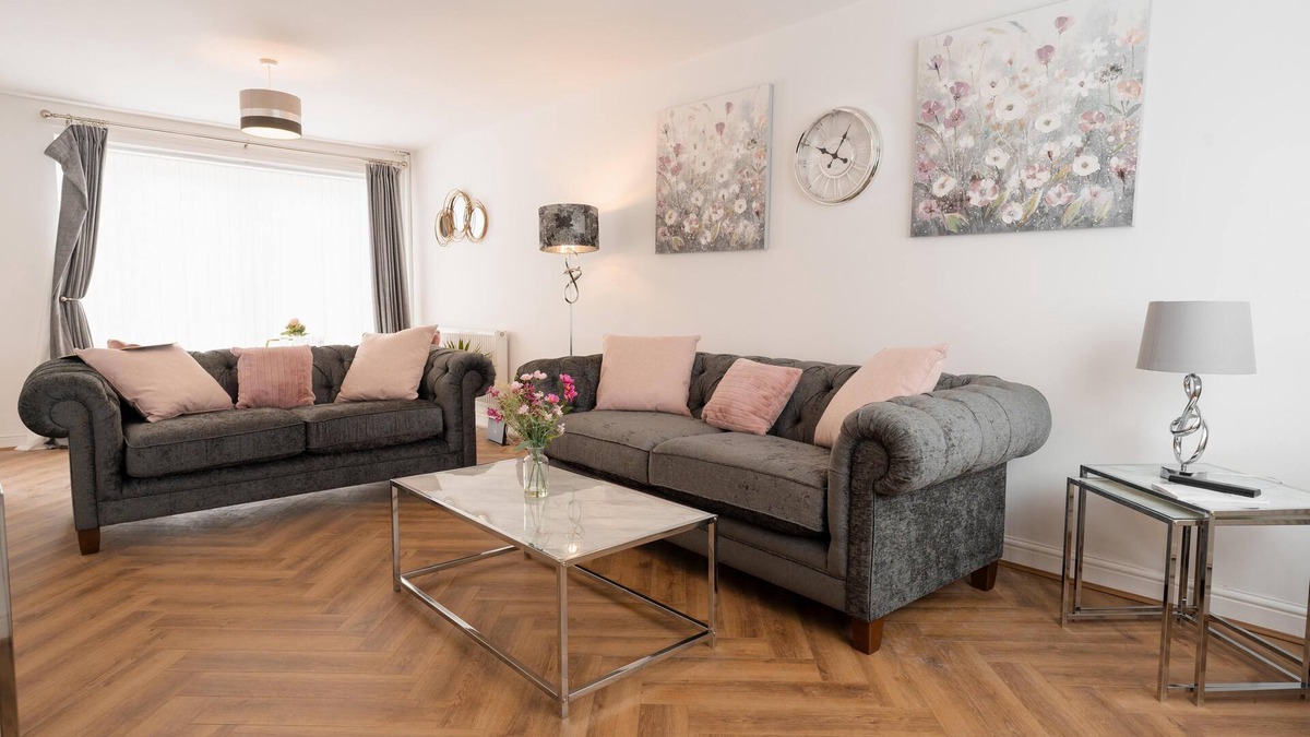 Birkenhead House | Convenient Wirral Retreat