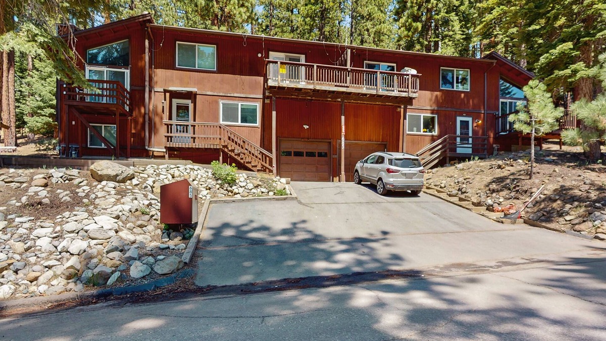 Incline Village House | Conveniently located duplex w/wifi, full kitchen, balcony & jetted tub