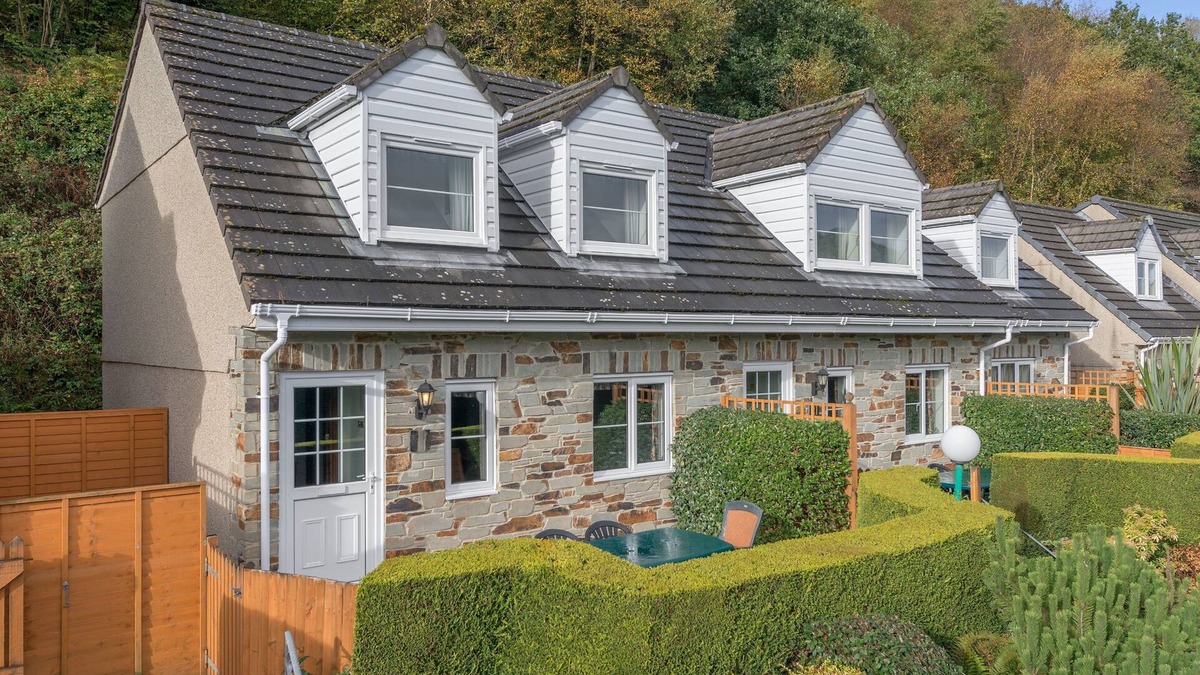 Saltash Cottage | Conveniently located to explore all that Cornwall and Devon have to offer