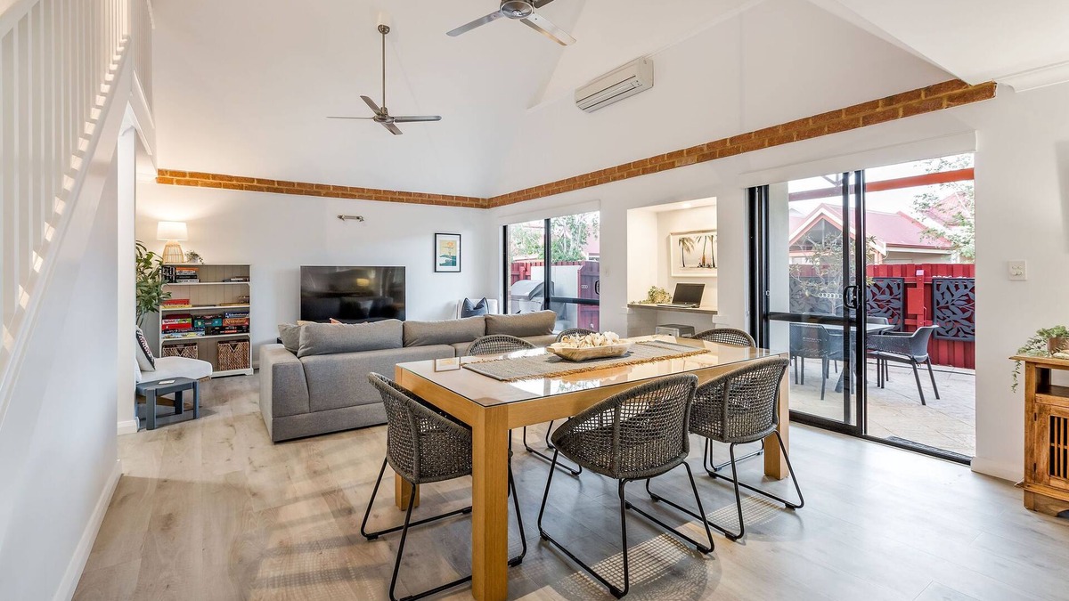 Dunsborough Villa | CONVENIENTLY LOCATED 250M (APPROX) TO THE EXQUISITE SHORES OF GEOGRAPHE BAY