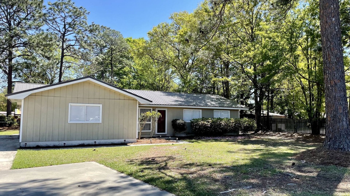 Jesup House | Conveniently Located in Town - Near Hospital