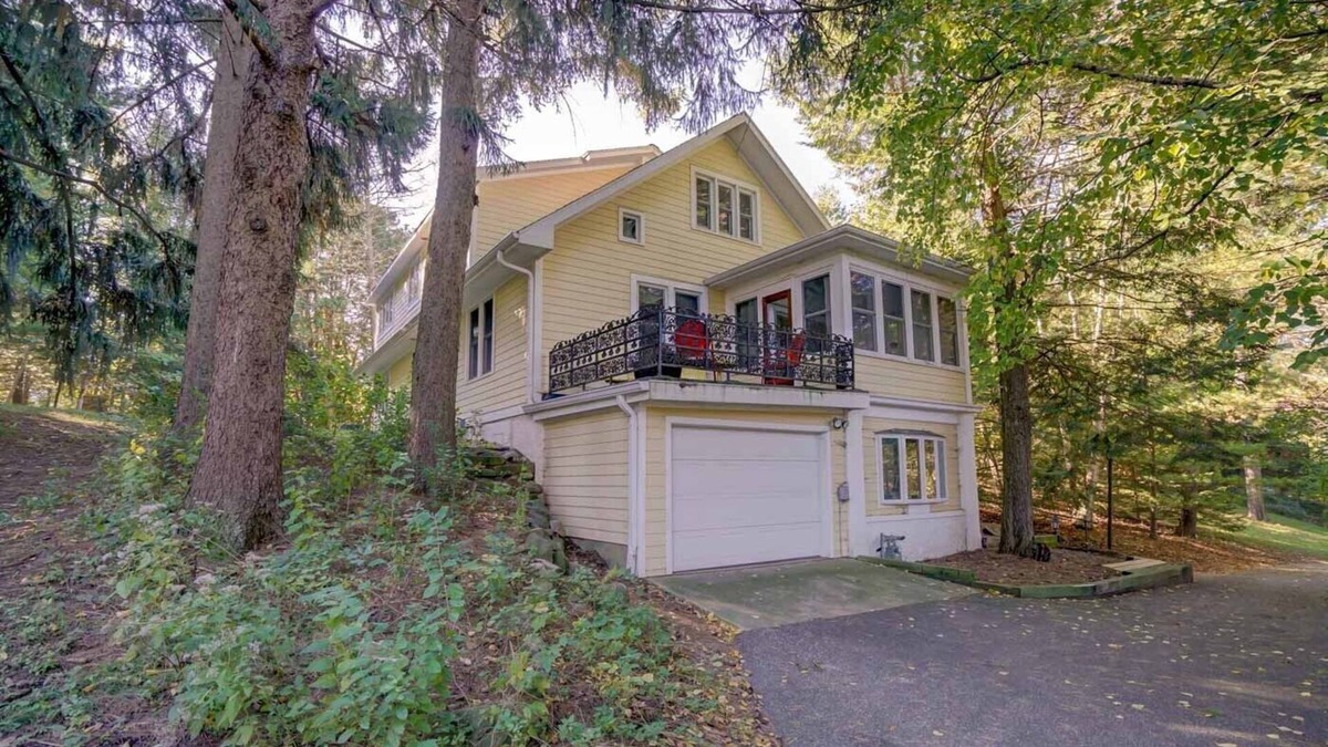 Spring Harbor House | Conveniently Located just off University Avenue on Madison's West Side