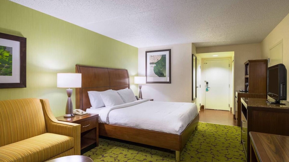 Hopelawn Hotel | Conveniently Located on I-95 | Minutes to Rutgers University | Unit w/Pool