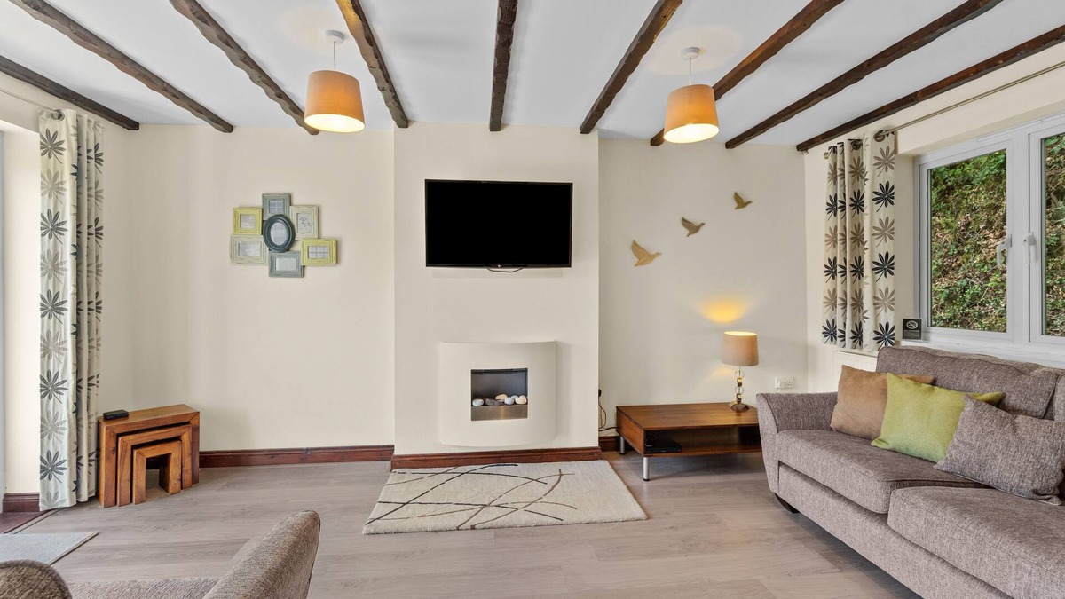 Saltash Cottage | Conveniently located to explore all that Cornwall and Devon have to offer