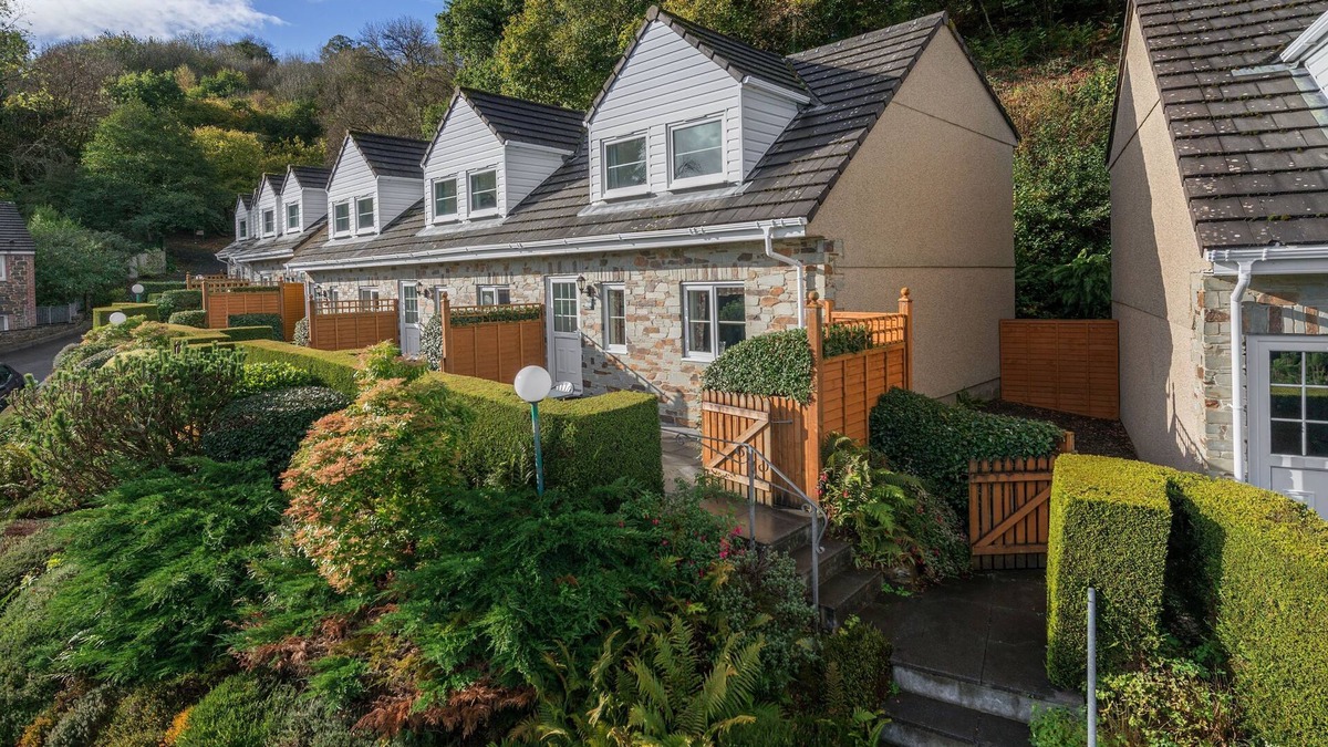 Saltash Cottage | Conveniently located to explore all that Cornwall and Devon have to offer