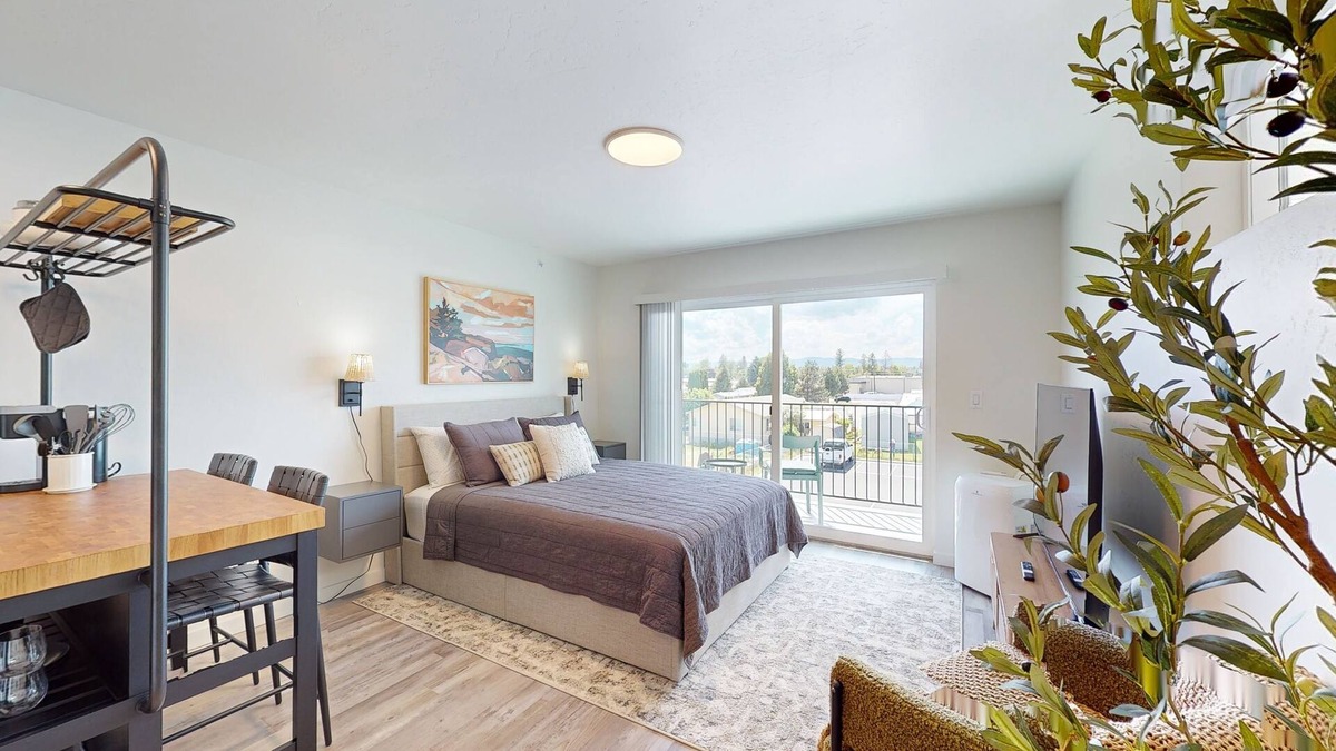 Evergreen Apartment | Conveniently located condo with full kitchen, W/D & TV's