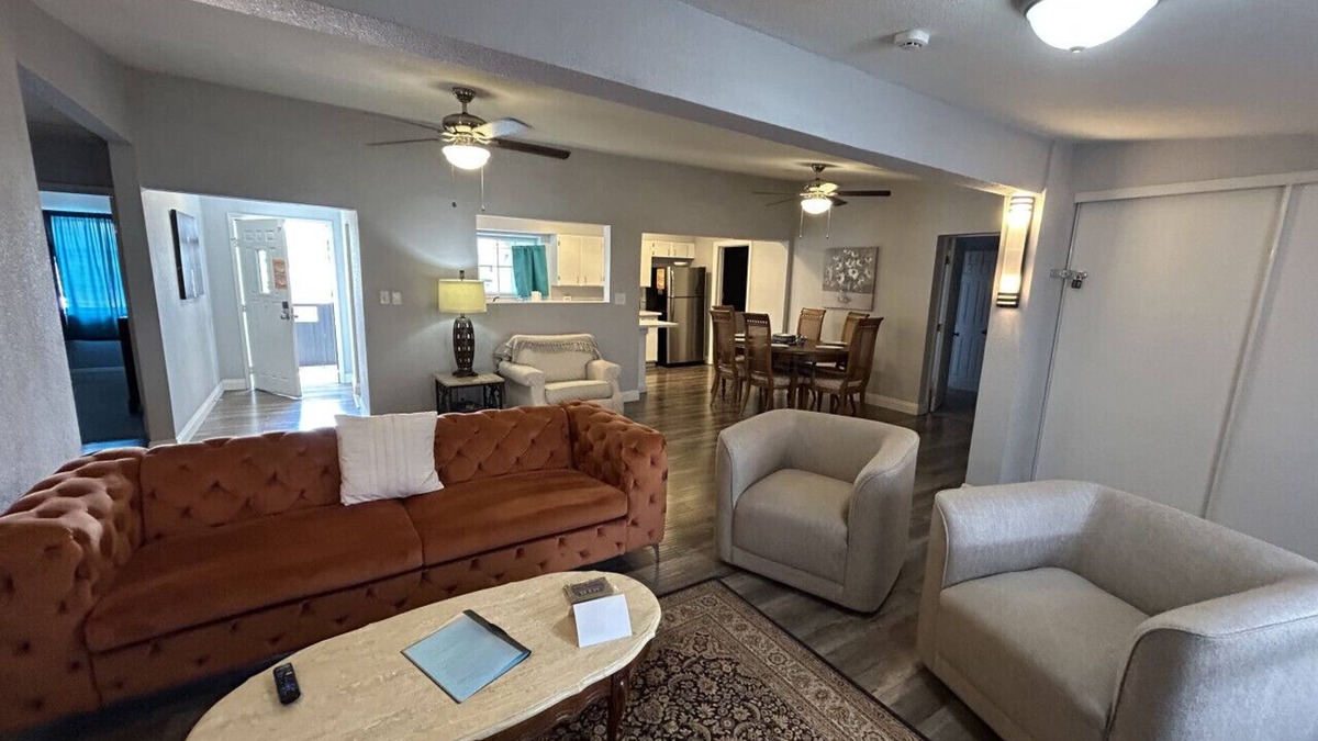 Beverly Green House | Convention Close Santa Paula