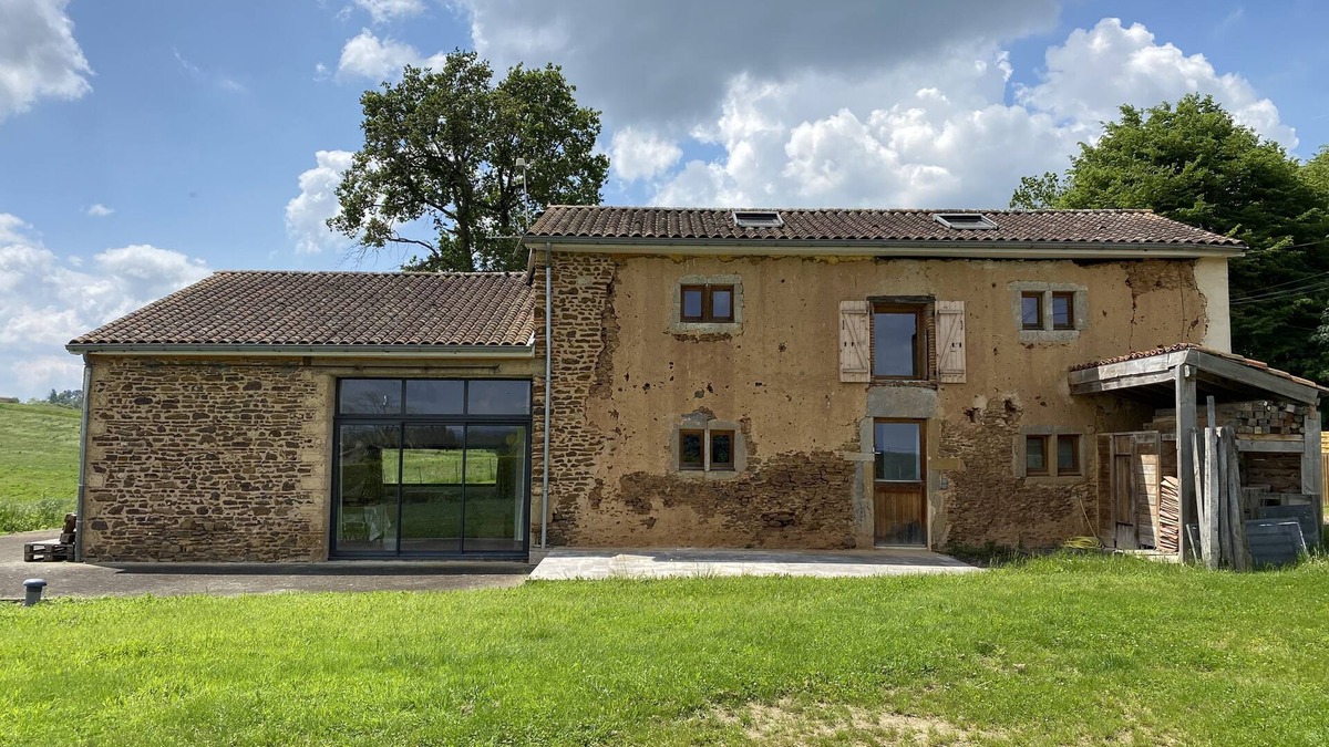 Castelner House | Converted barn/gergergerie in the countryside.