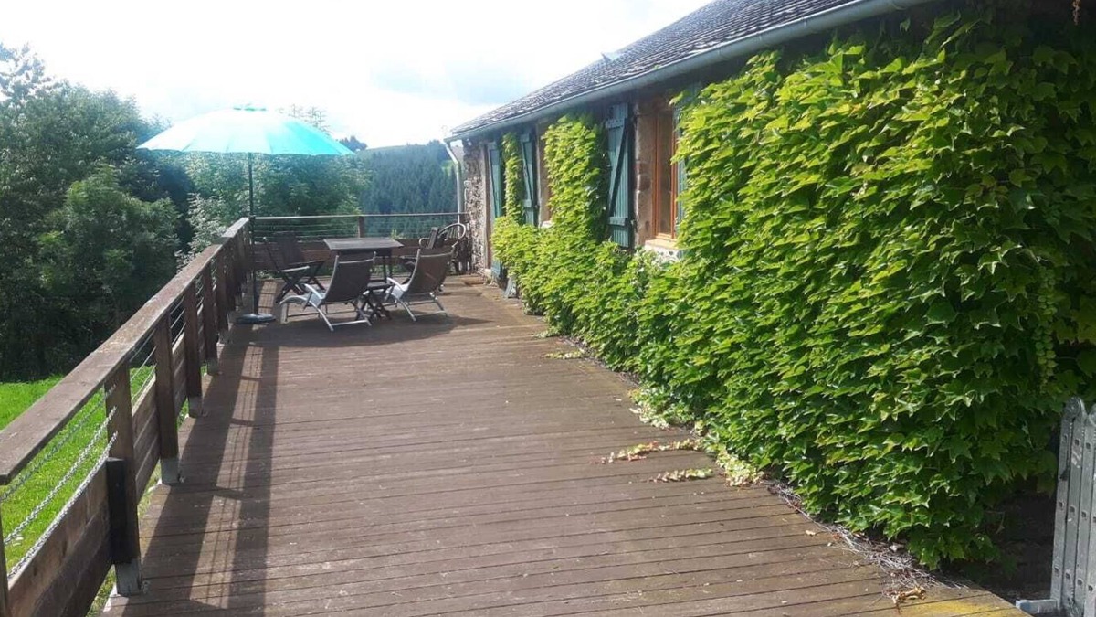 Paulinet House | CONVERTED BARN IN PEACEFUL COUNTRYSIDE