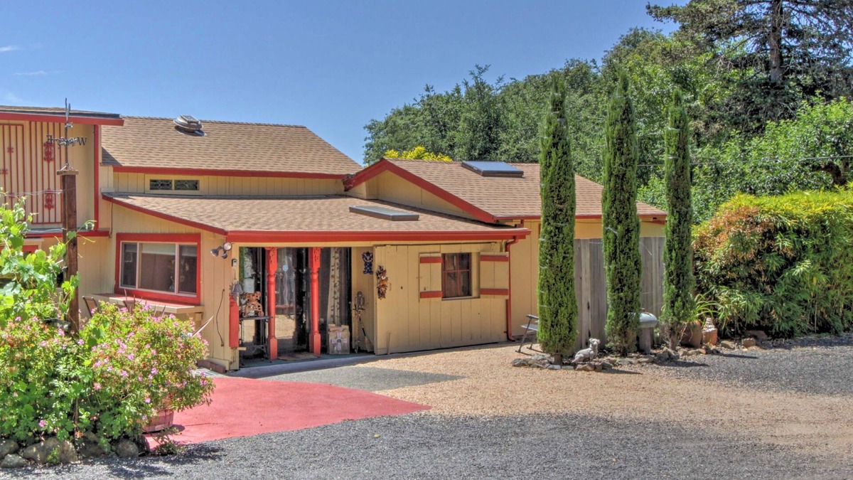 Graton House | Converted Barn in Sebastopol w/Private Patio!