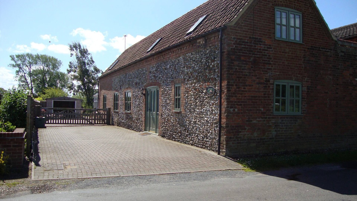 West Rudham House | Converted Barn with Lovely Enclosed Garden,off Road Parking in Perfect Location
