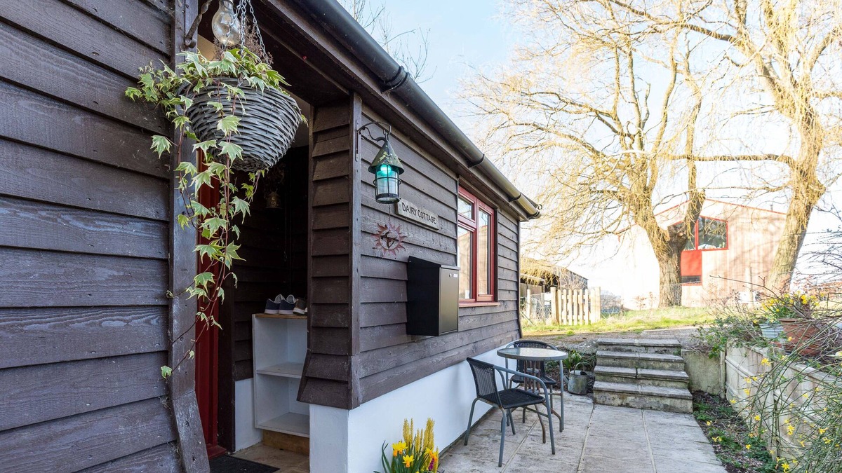 Horsham House | Converted Old Dairy in Horsham Countryside, Amazing Location