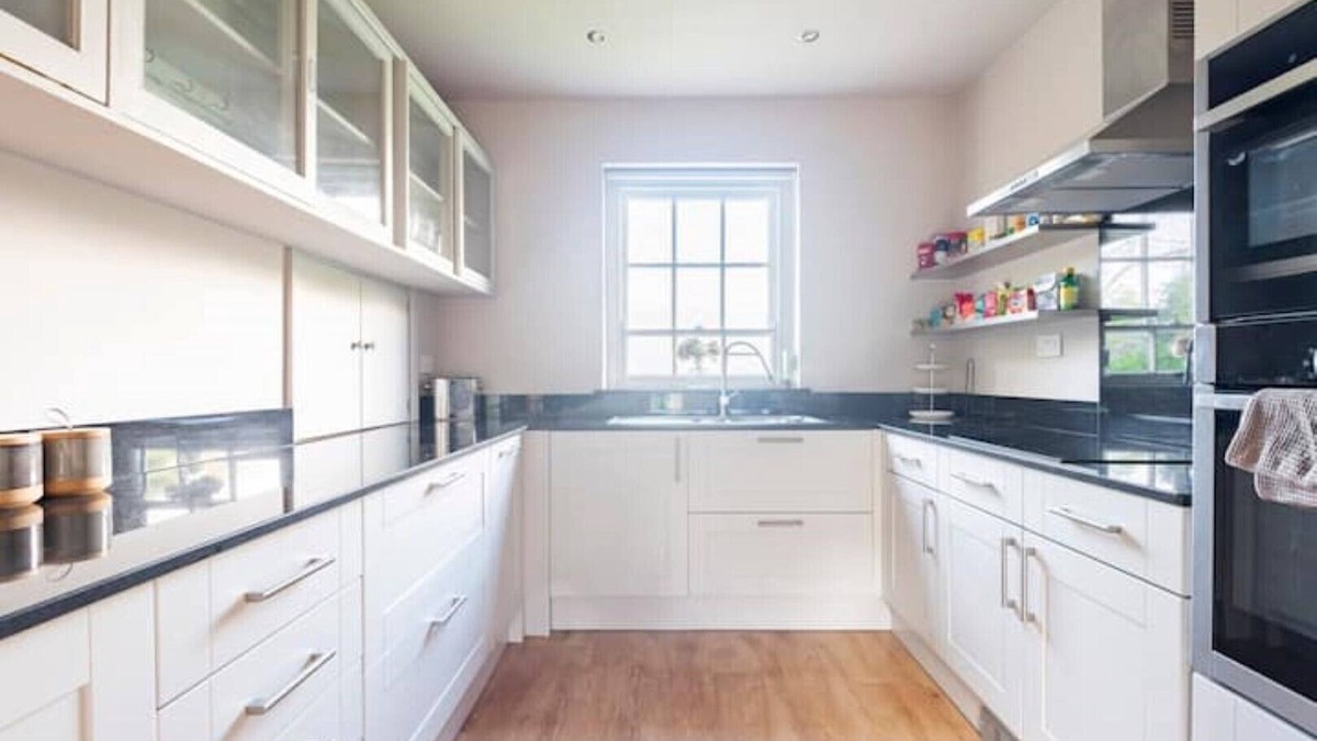 Cropthorne House | Converted Stables in the grounds of a Manor House on the River Avon