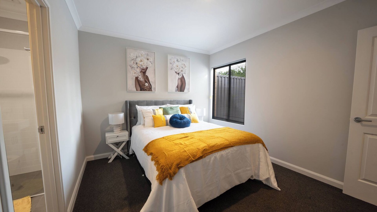 Kelmscott Apartment | Convinient Cosy Home with everthing around you.