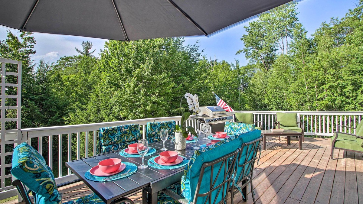 Madison House | Conway Home w/Game Room: 5 Private Beaches