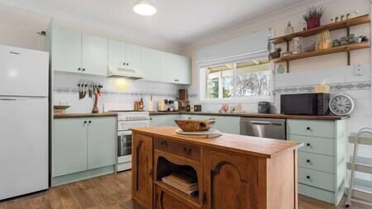 Oberon House | Cooinda, A 3 bedroom home near Mayfield Gardens