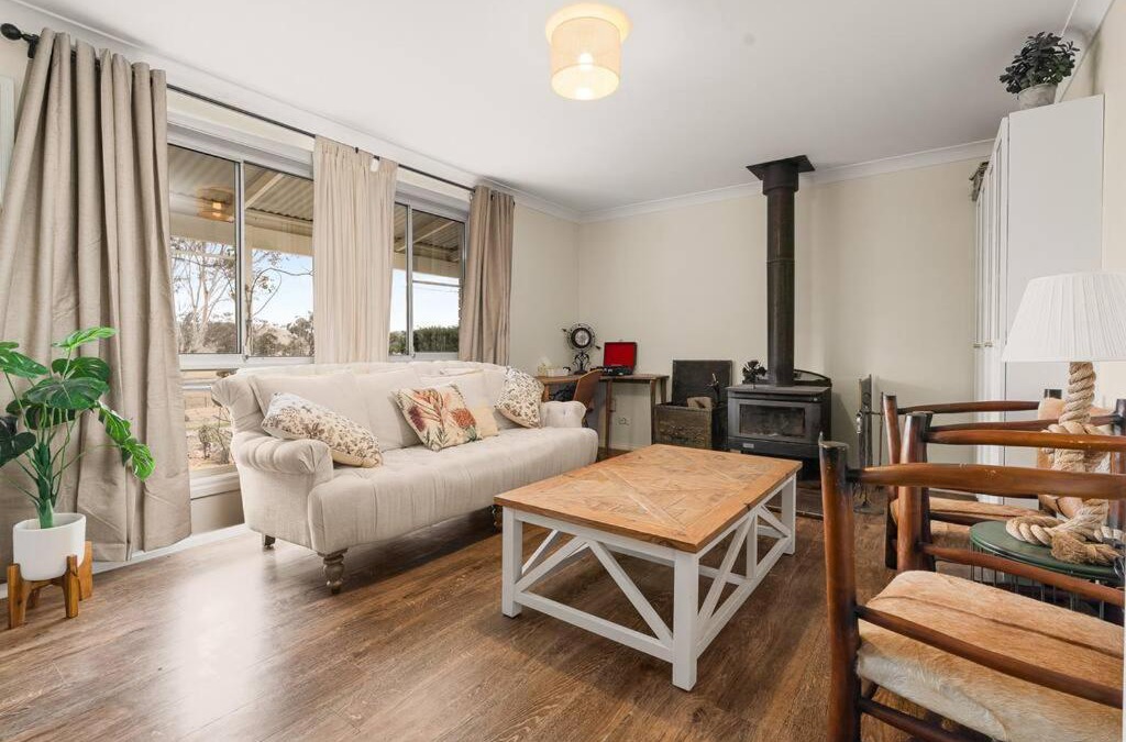 Oberon House | Cooinda, A 3 Bedroom Home Near Mayfield Garden