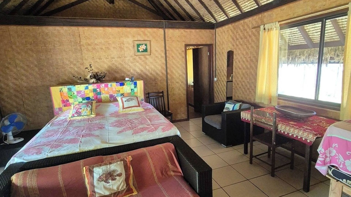 Cook's Bay House | Cook’s Bay Beach bungalow